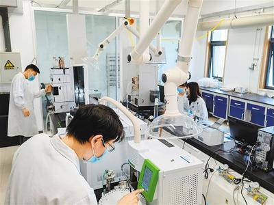 經(jīng)開(kāi)力量助企攀登 探訪國(guó)內(nèi)領(lǐng)先稀有金屬新材料研發(fā)制造高地